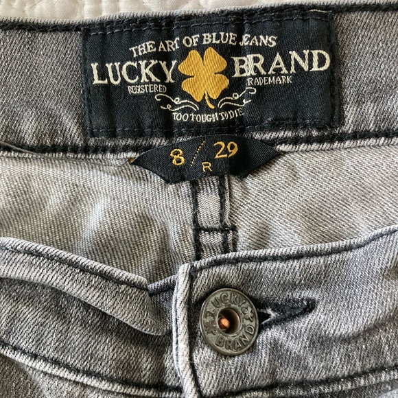 Perfectly worn in Lucky Brand jeans 👖🍀 - Picture 4 of 8